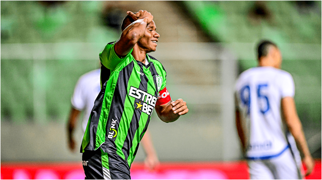 Juninho, volante e capitão do América (foto: Mourão Panda/América)