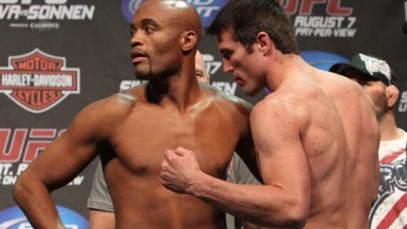 Anderson Silva e Chael Sonnen (foto: Josh Hedges/Zuffa LLC)