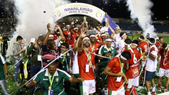 Boa Esporte em celebração do título da Série C do Brasileiro de 2016 (foto: Lucas Figueiredo/CBF)
