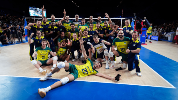 Jogadores de vôlei da Seleção Brasileira (foto: Reprodução/FIVB)