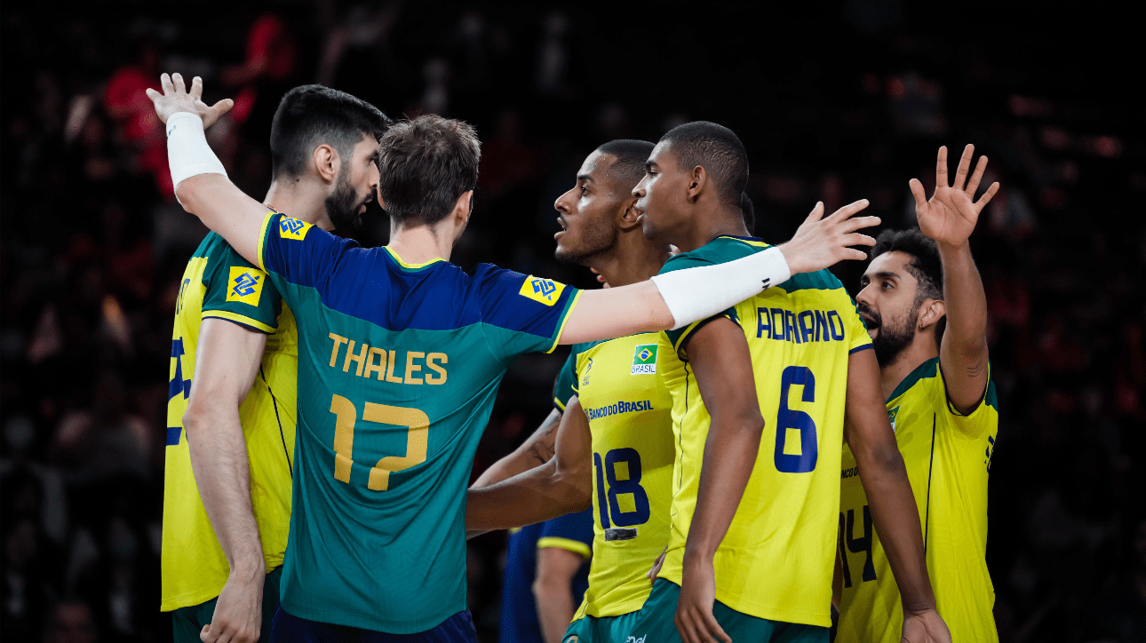 Jogadores de vôlei da Seleção Brasileira na VNL (foto: Reprodução/FIVB)