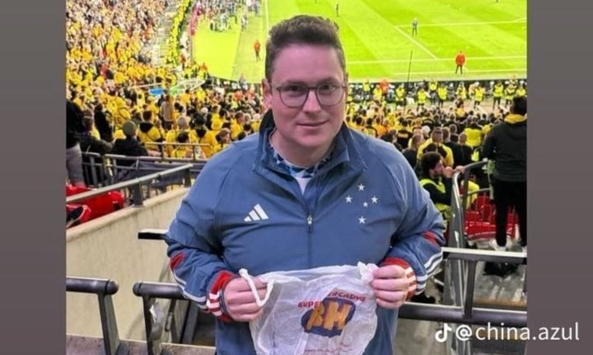 Cruzeirense com sacola do Supermercados BH (foto: Reprodução)