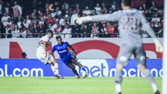 Cruzeiro em jogo contra o São Paulo (foto: Gustavo Aleixo/Cruzeiro)