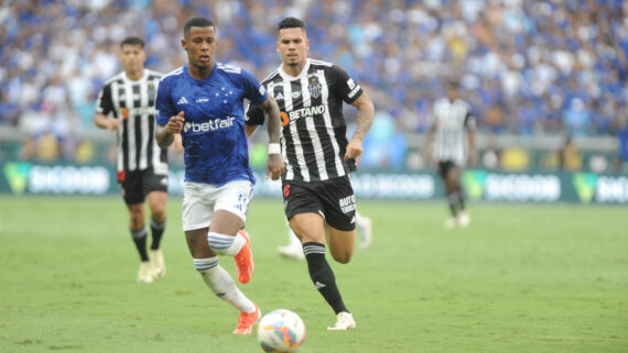 Jogo entre Cruzeiro e Atlético no Mineirão (foto: Alexandre Guzanshe/EM/D.A.Press)