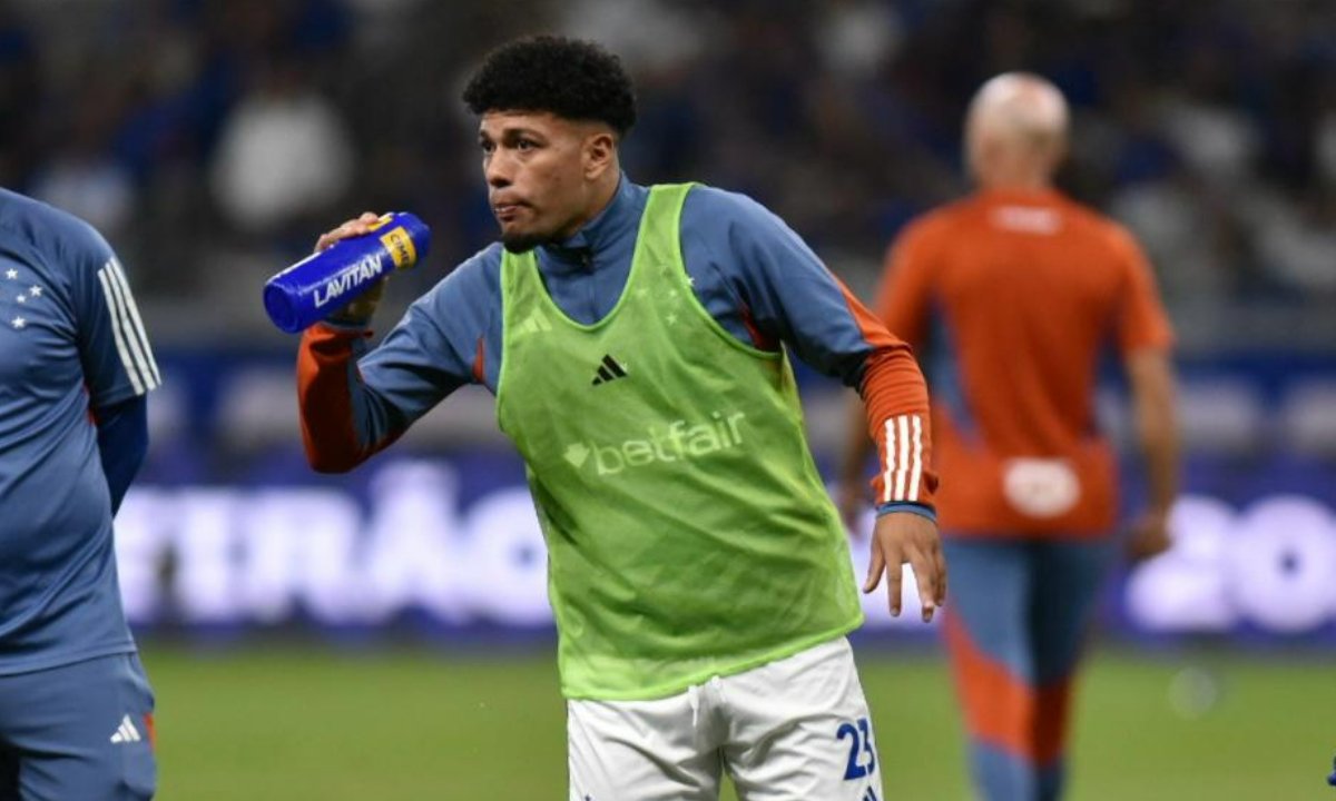 Filipe Machado no aquecimento no Mineirão (foto: Ramon Lisboa/EM/D.A.Press)