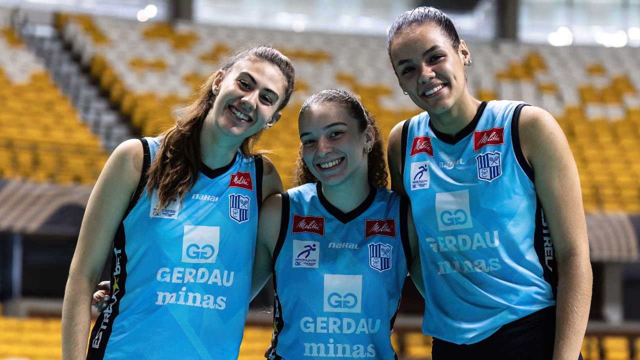 Victoria, Larissa Fortes e Giovana Guimarães com a camisa do Minas (foto: Hedgard Moraes/Minas Tênis Clube)