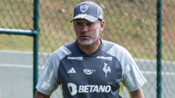 Gabriel Milito em treinamento do Atlético (foto: Pedro Souza / Atlético)