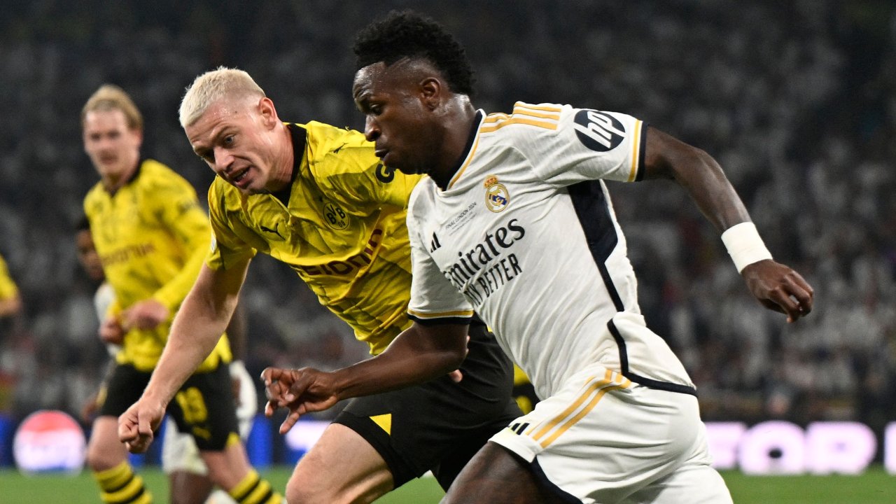 Vinicius Júnior contra Julian Ryerson em Real Madrid x Borussia Dortmund na final da Liga dos Campeões da Europa de 2023/24 (foto: INA FASSBENDER)