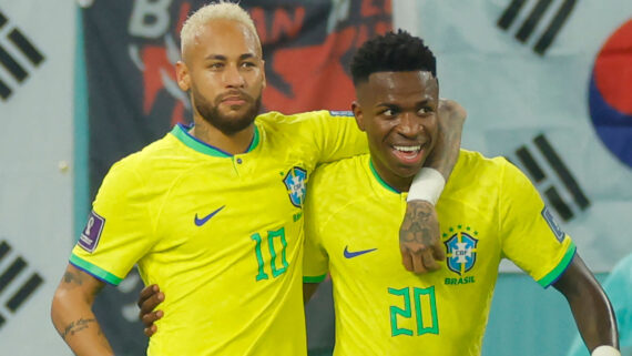 Neymar e Vini Jr pela Seleção Brasileira (foto: Odd ANDERSEN / AFP)