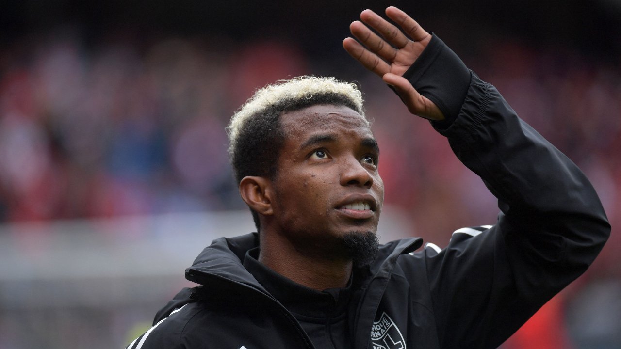 Thiago Mendes em campo (foto: JEAN-FRANCOIS MONIER / AFP)