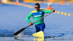 Isaquias Queiroz teve participação em todas as quatro medalhas olímpicas do Brasil na canoagem - Crédito: 