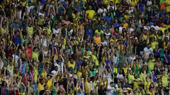 Torcida do Brasil na Fonte Nova (foto: Lívia Villas Boas / CBF)