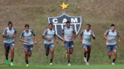 Lemos, Igor Gomes, Robert, Kardec, Pedrinho e Paulinho correndo (foto: Paulo Henrique França / Atlético)