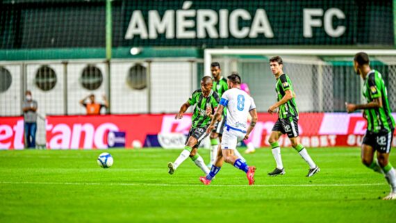 Lance do jogo entre América e Avaí (foto: Mourão Panda / América)