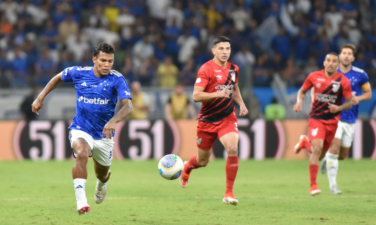 Cruzeiro venceu o Athletico-PR por 2 a 0, no Mineirão (foto: Ramon Lisboa/EM/D.A.Press)