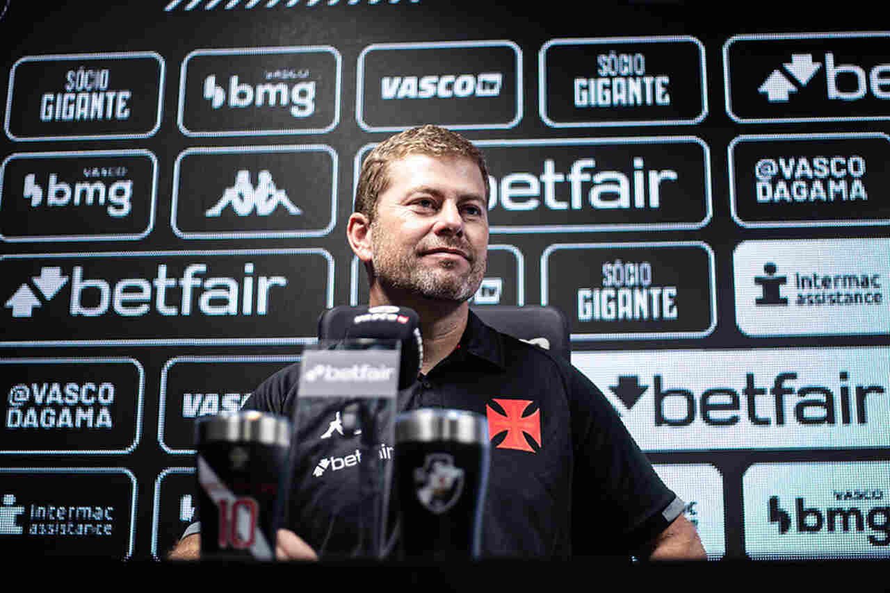 Rafael Paiva em coletiva pelo Vasco (foto: Leandro Amorim/Vasco)