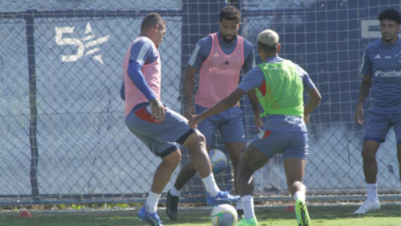 João Marcelo em treino do Cruzeiro (foto: Edesio Ferreira/EM/D.A.Press)