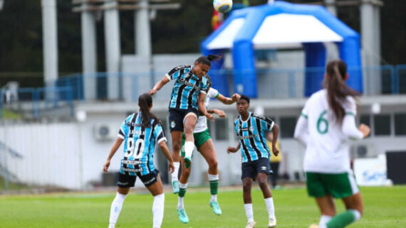 Jogadoras de Grêmio e América, pela 10ª rodada do Brasileiro Feminino (foto: Rodrigo Fatturi/Grêmio FBPA)