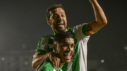 Lucas Barbosa e Nenê, do Juventude, comemorando gol sobre Atlético-GO pelo Campeonato Brasileiro (foto: Nathan Bizotto/ECJ
)