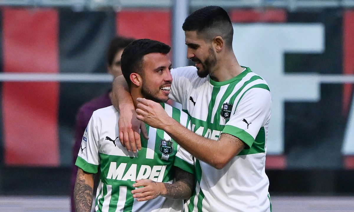 Matheus Henrique em jogo pelo Sassuolo, da Itália (foto: MIGUEL MEDINA/AFP)