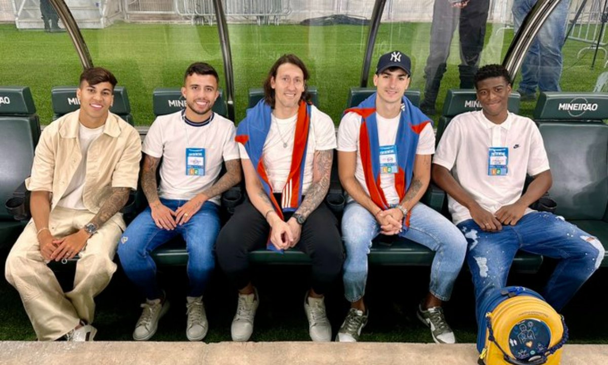 Reforços do Cruzeiro no banco de reservas do Mineirão (foto: Divulgação/Mineirão)