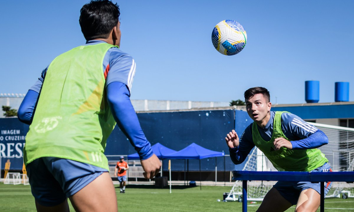 Romero e Álvaro Barreal em treino do Cruzeiro (foto: Gustavo Aleixo/Cruzeiro)
