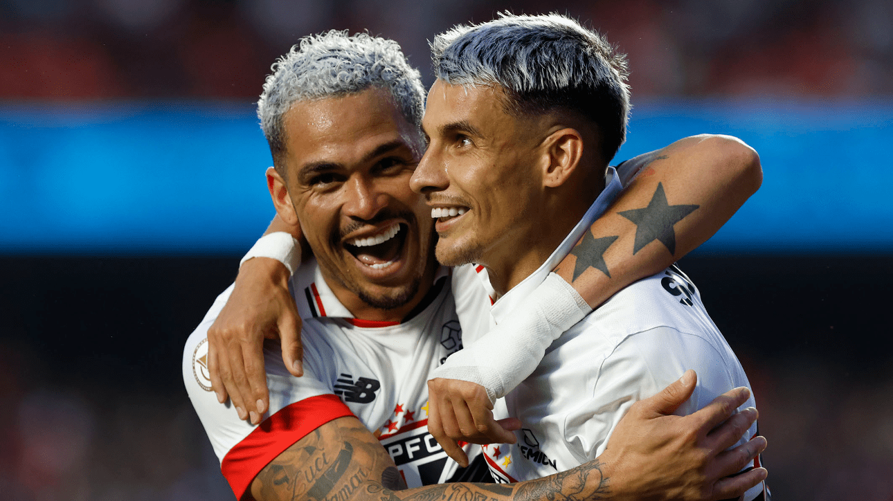 Aldemir e Luciano, jogadores do São Paulo, comemorando gol sobre o Bahia, pelo Brasileiro (foto: Rubens Chiri/Saopaulofc.net)