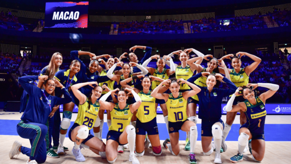 Jogadoras de vôlei da Seleção Brasileira Feminina de Vôlei (foto: Reprodução/VNL)