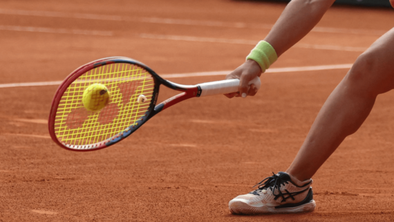 Tenista em Roland Garros (foto: Alain Jocard/AFP)