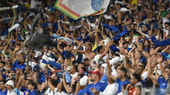 Torcida do Cruzeiro no Mineirão em jogo contra Cuiabá (foto: Ramon Lisboa/EM/D.A.Press)