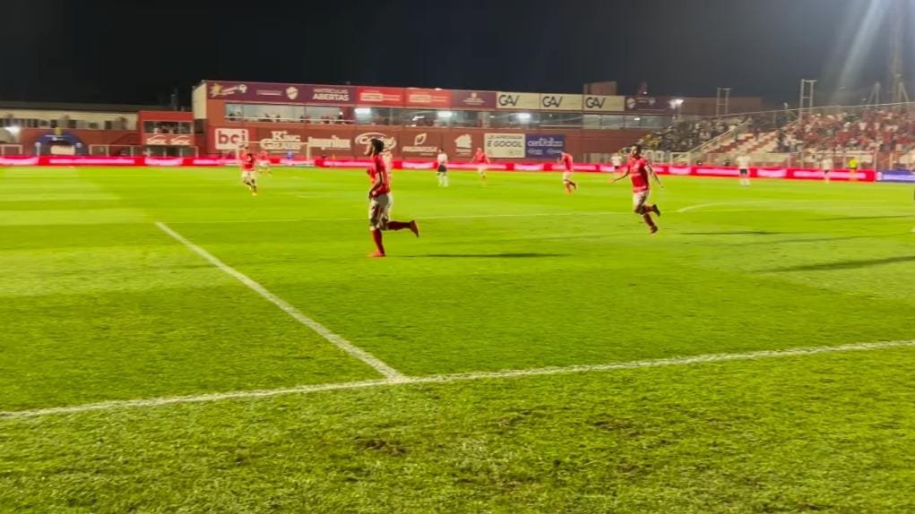 Vila Nova venceu o Ceará por 3 a 2 e ajudou o América a seguir em primeiro na Série B (foto: Reprodução/Vila Nova-GO)