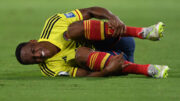 Yerry Mina sofre lesão em jogo pela Colômbia (foto: JUAN BARRETO/AFP)