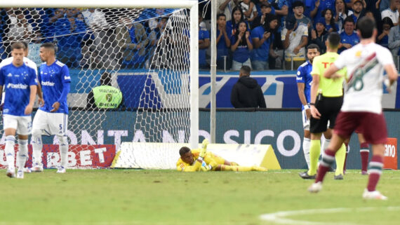 Anderson fez quatro defesas difíceis em Cruzeiro x Fluminense (foto: Ramon Lisboa/EM D.A Press)