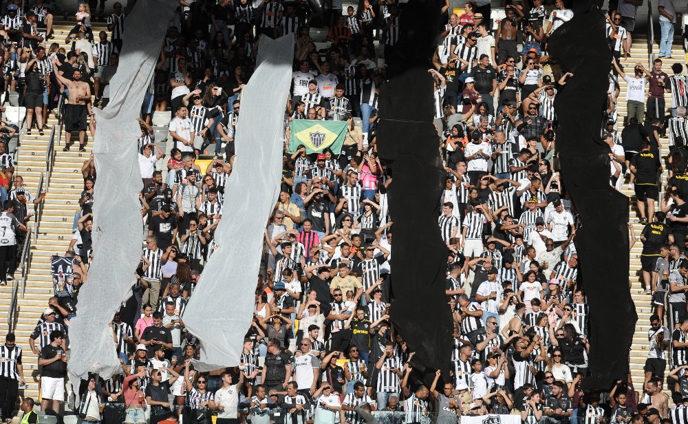 Torcedores do Atlético durante duelo contra o Bahia na Arena MRV (foto: Alexandre Guzanshe/EM/D.A Press)