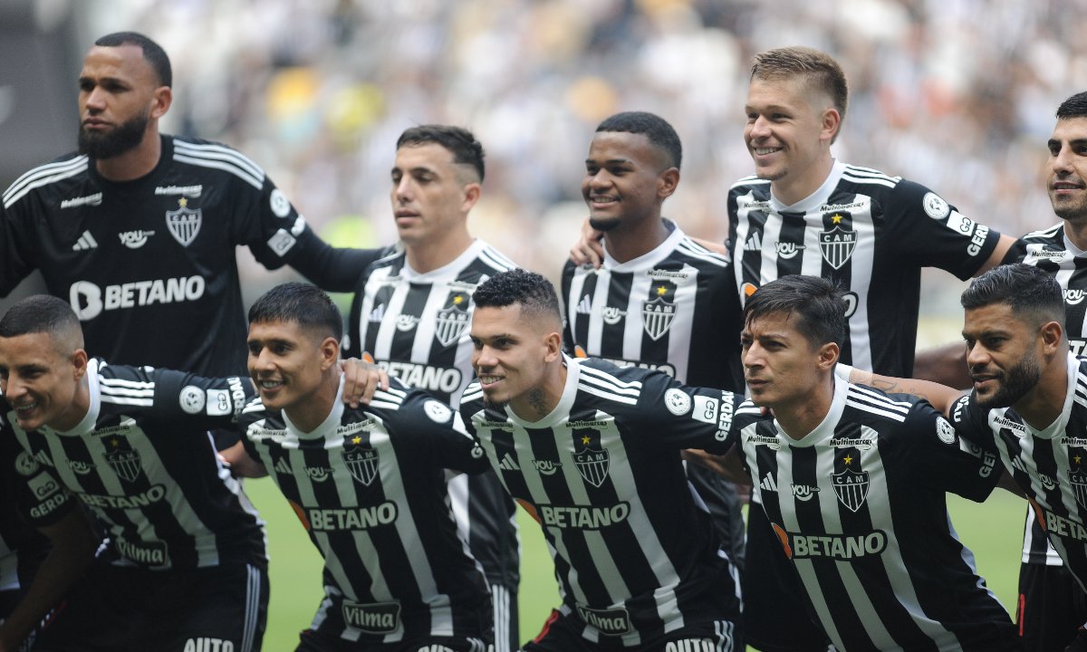 Jogadores do Atlético antes de jogo contra o Bahia pelo Brasileiro (foto: Alexandre Guzanshe/EM/DA.Press)