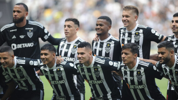 Jogadores do Atlético na Arena MRV (foto: Alexandre Guzanshe/EM/D.A Press)