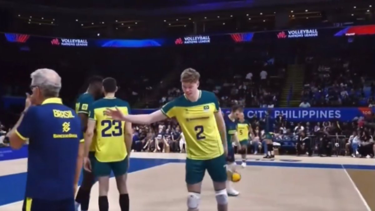 Bernardinho ignorou cumprimento de Lukas Bergmann (foto: Reprodução/Sportv)