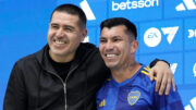 Riquelme e Gary Medel (foto: Divulgação / Boca Juniors)