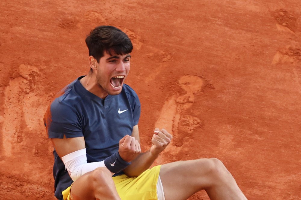 Carlos Alcaraz venceu Zverev e conquistou Roland Garros pela primeira vez (foto: Emmanuel Dunand/AFP)