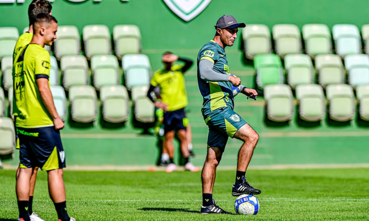 Cauan de Almeida em treino do América (foto: Mourão Panda/América)