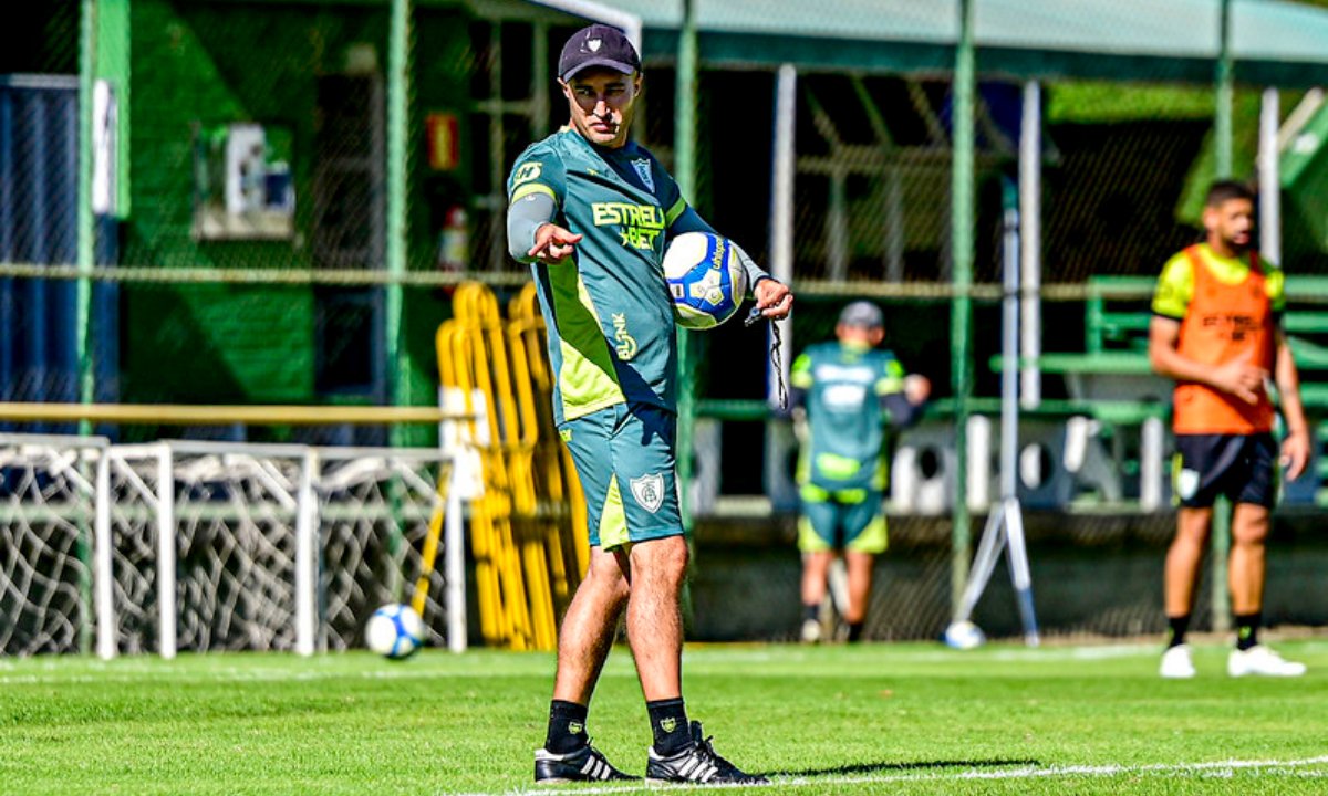 Cauan de Almeida em treino no CT Lanna Drumond (foto: Mourão Panda/América)