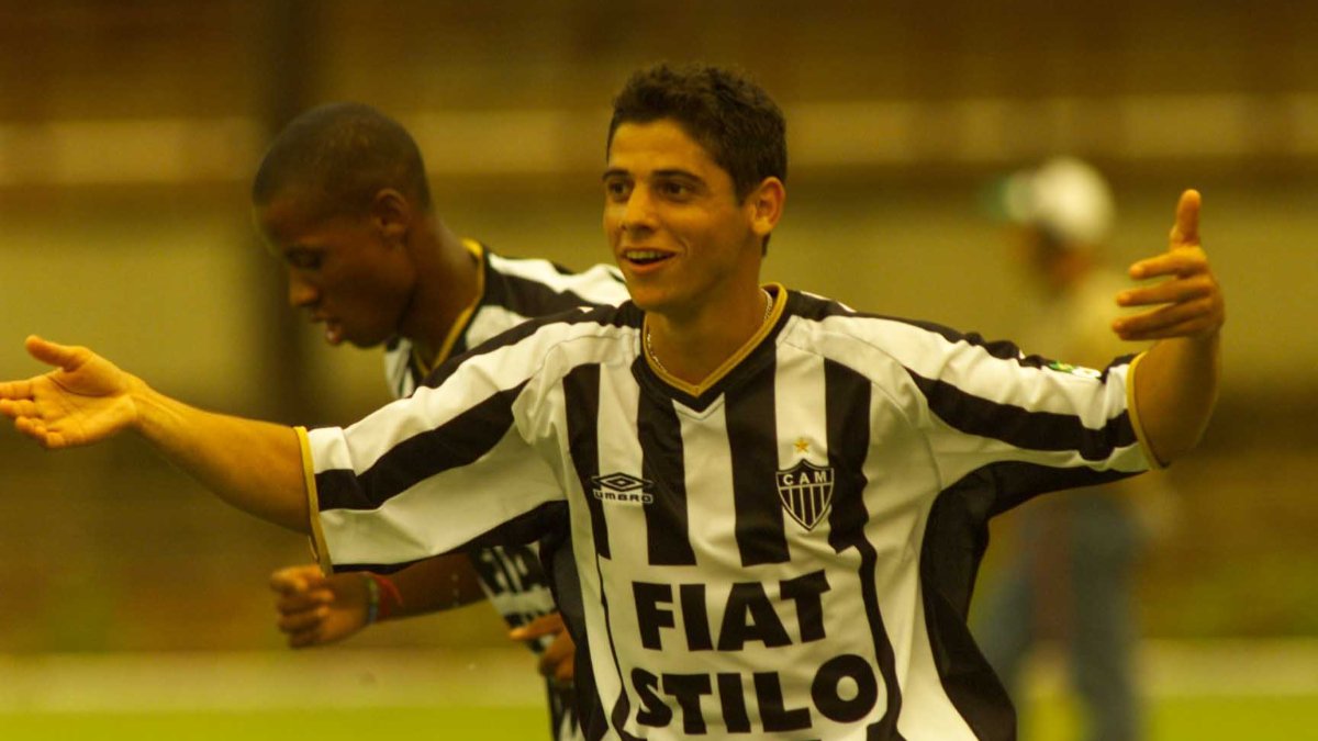 Cicinho em jogo pelo Atlético em 2003 (foto: Euler Junior/Estado de Minas)