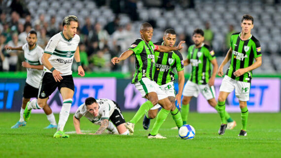 Lance do jogo entre Coritiba e América (foto: Mourão Panda / América)