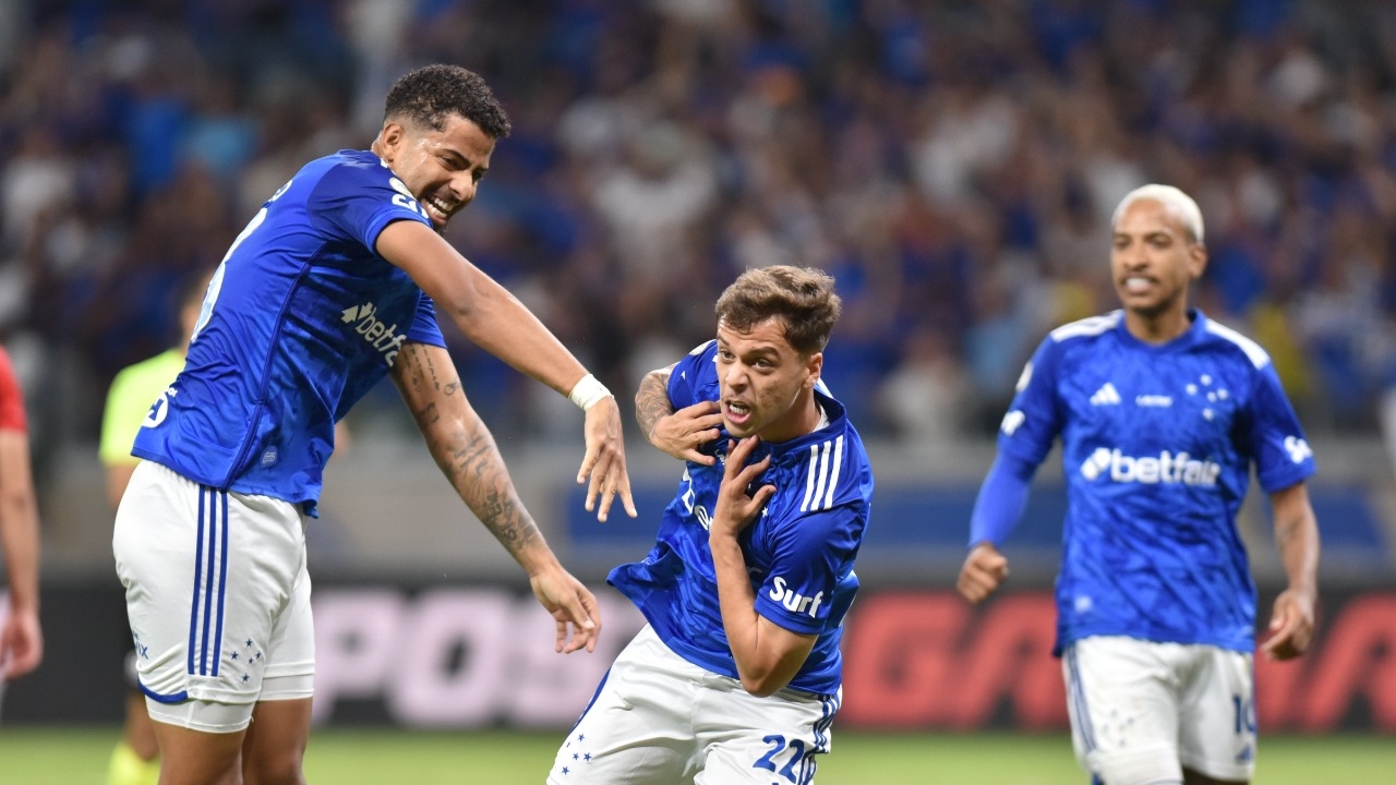 Cruzeiro vence Athletico com gol de cria da base e entra no G6 do Brasileirão &#060; No Ataque