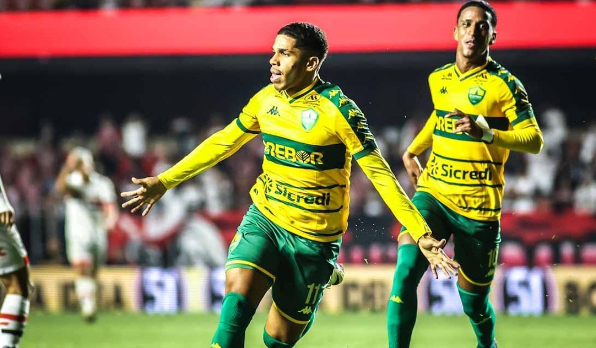 Jogador do Cuiabá comemorando (foto: Iago Rodrigues / Gazeta Press)