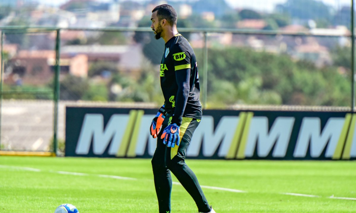 Dalberson em treino no CT Lanna Drumond (foto: Mourão Panda/América)
