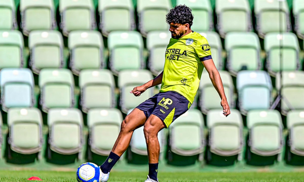 Daniel Borges em treino no CT Lanna Drumond (foto: Mourão Panda/América)