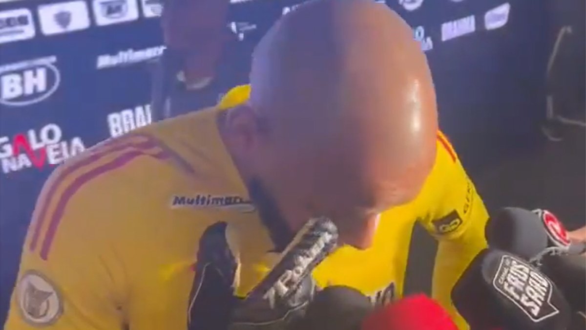 Everson, goleiro do Atlético, chorou em entrevista na zona mista da Arena MRV (foto: Reprodução/FC Player)