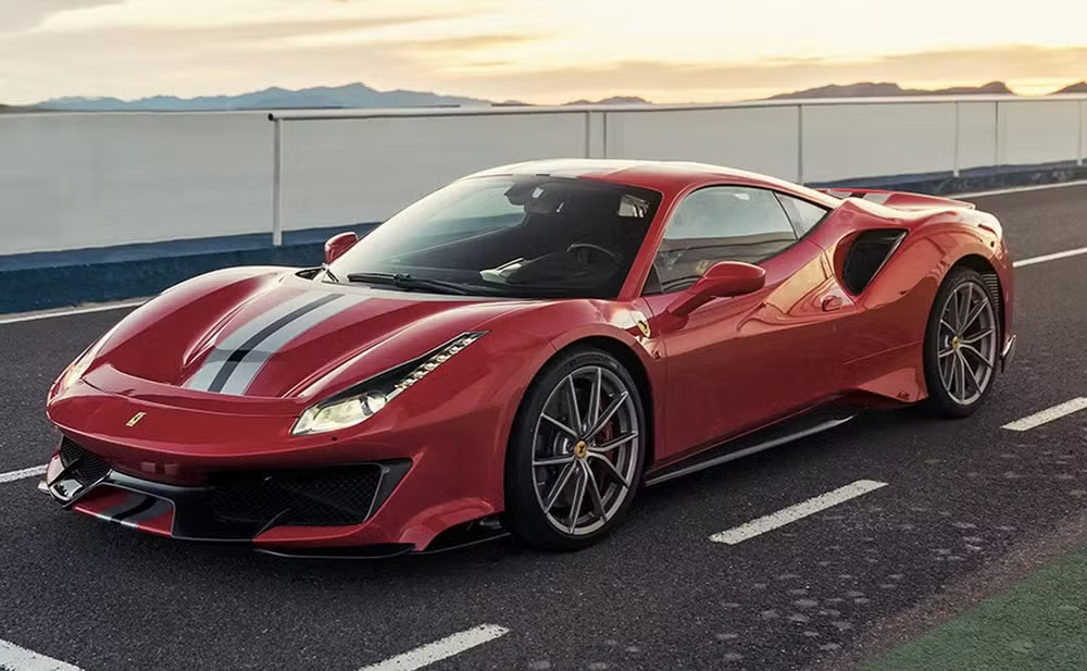 Ferrari 488 do atacante Mbappé