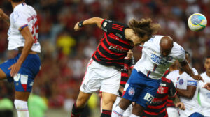 David Luiz marcou o gol da vitória do Flamengo sobre o Bahia - Crédito: 